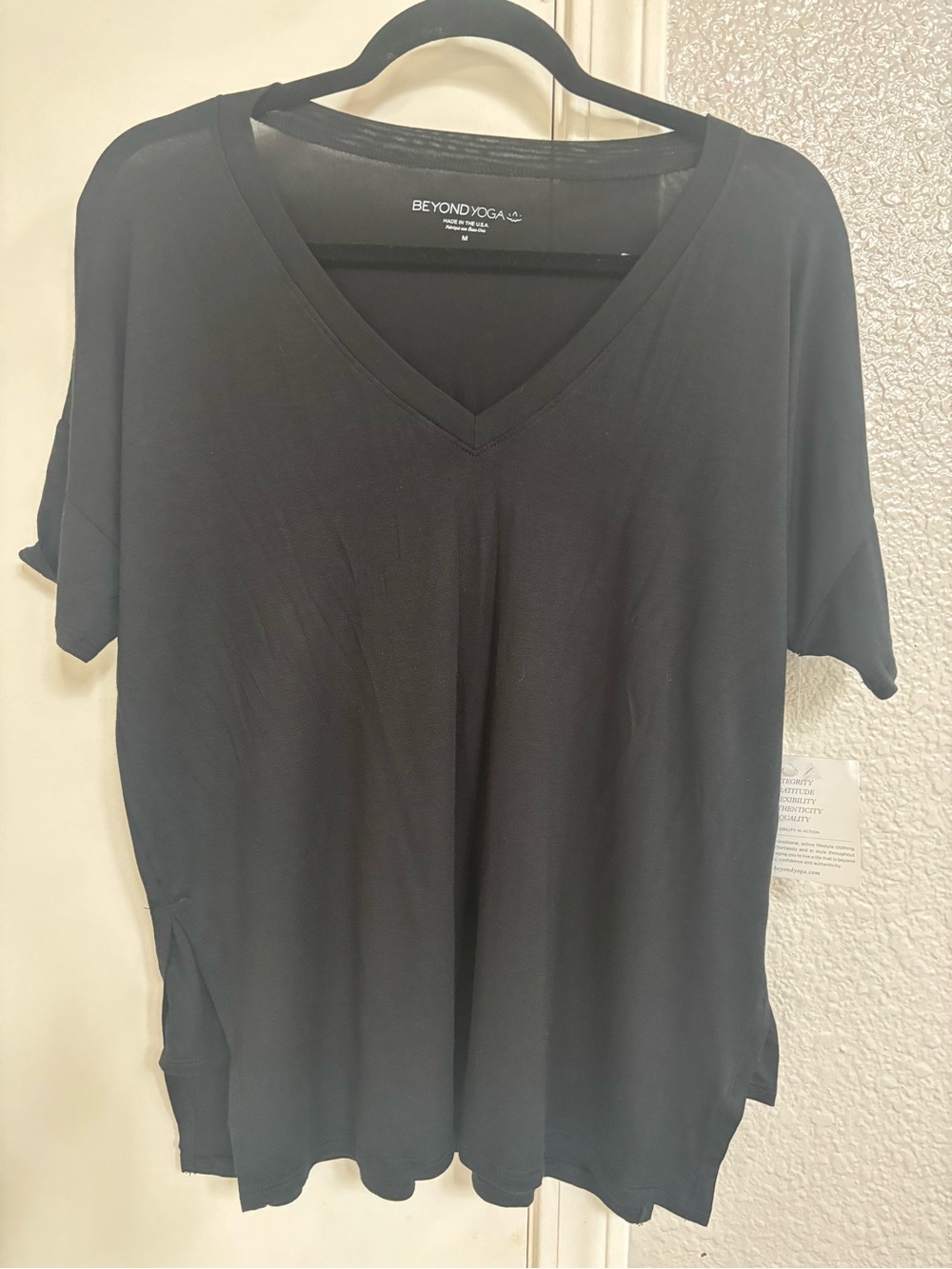New Beyond Yoga Women's Black V-Neck Top